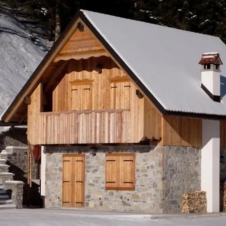 Chalet Corone Monte Zoncolan シャレー Sùtrio